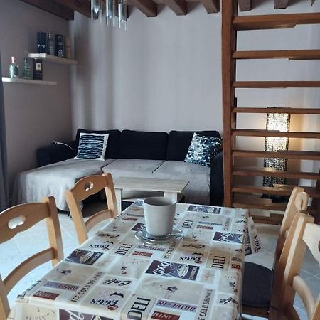 Charmante Petite Maison De Bourg Apartment Autry-le-Chatel Екстериор снимка
